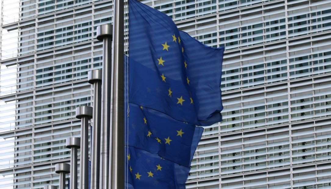 La Comisión Europea se dispone a convertir en ley las restricciones a las redes sociales y los requisitos de seguridad