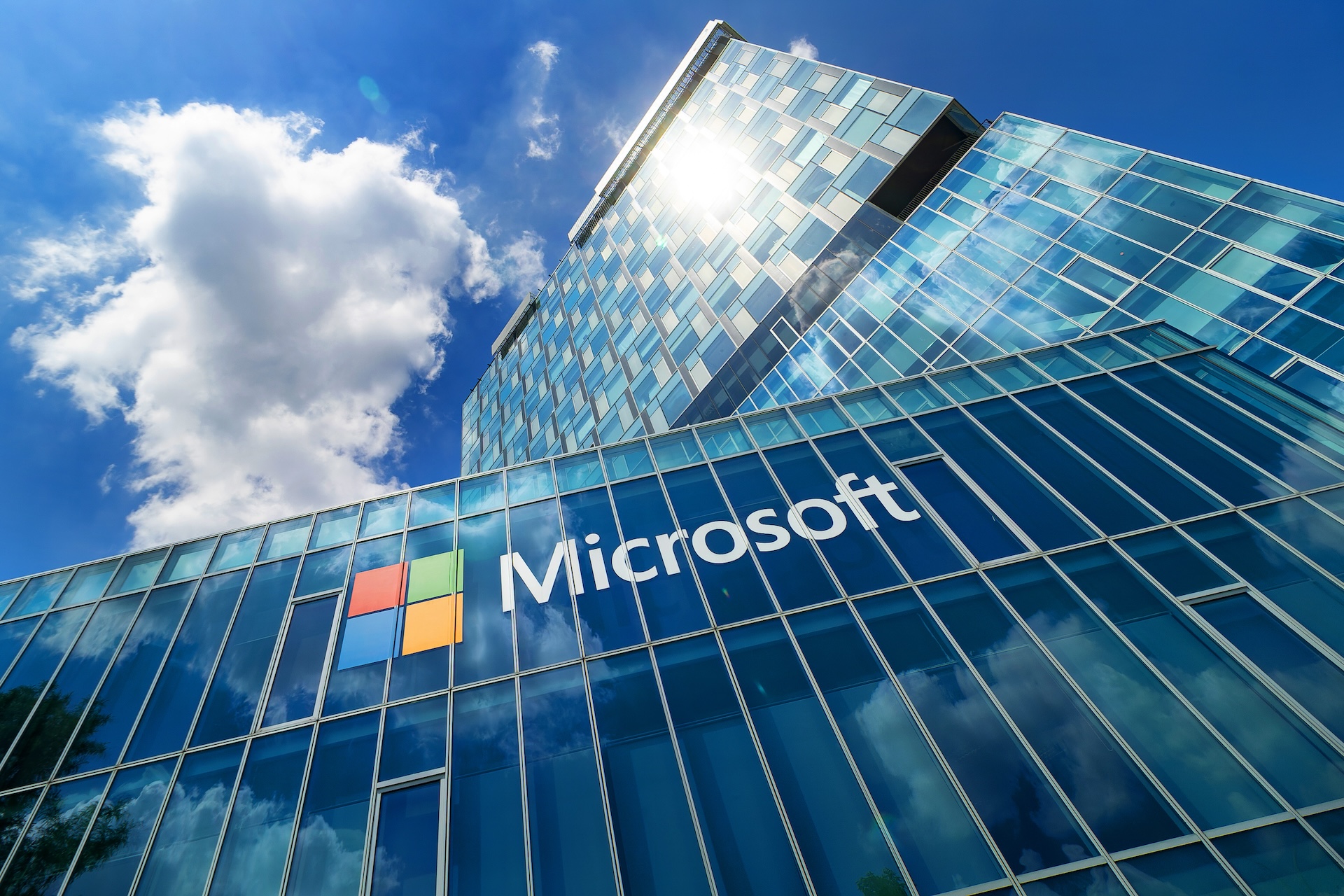 Microsoft revela una vulnerabilidad de «día cero» que está siendo explotada activamente, entre un número récord de 1.413 vulnerabilidades