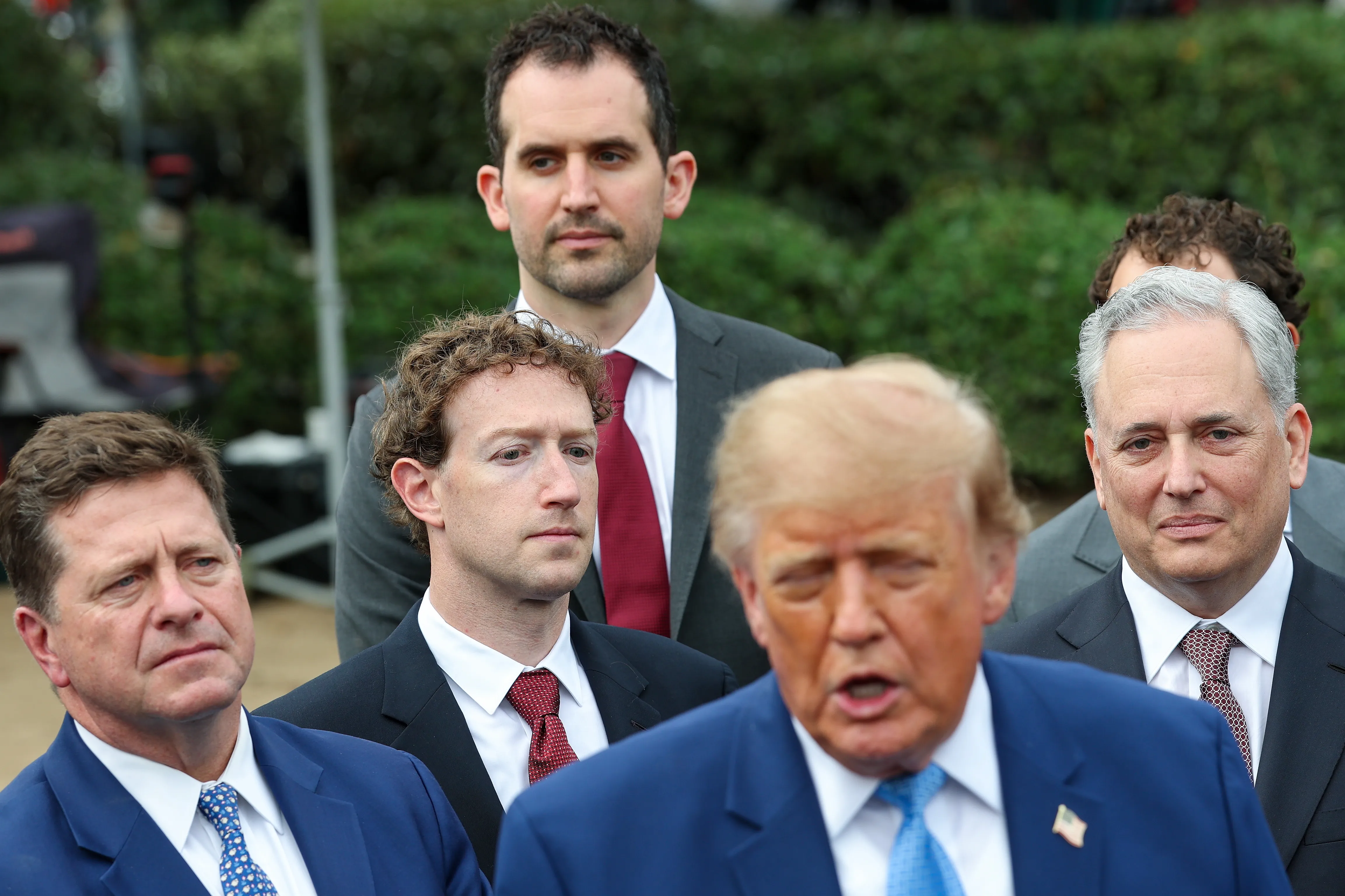 Los senadores presionan a la Administración de Trump para que movilice al Gobierno federal en torno a la seguridad y la protección de la inteligencia artificial