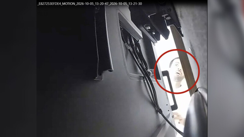 Un ingeniero de OpenAI, imputado tras hallarse un micrófono oculto en la sala de juntas envuelto en papel higiénico